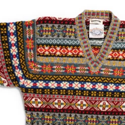 Jamieson's Of Shetland Jamieson's for Clutch Cafe Fair-Isle V-Neck Pullover with Graduated Rib #136 Light Grey x Red