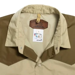 Rocky Mountain Featherbed Wind Shirt Classic Taffeta Tan